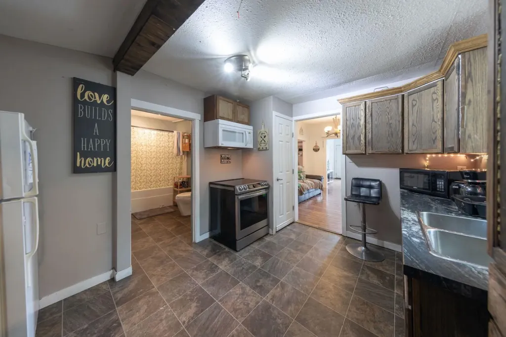 5620 49 Avenue Lloydminster SK S9V0E5