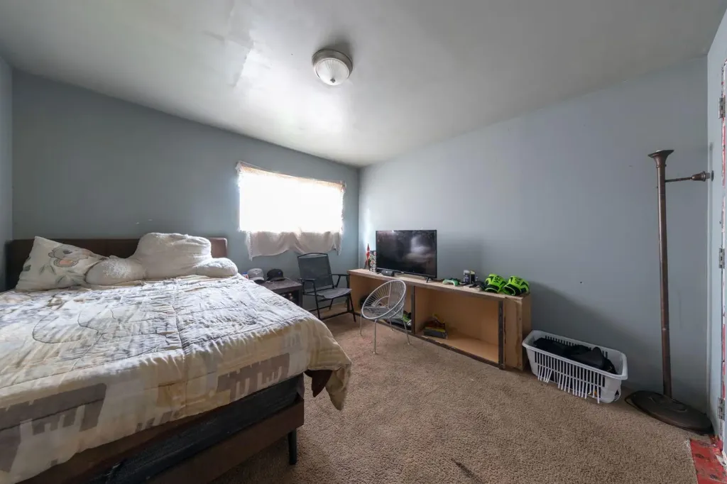 5620 49 Avenue Lloydminster SK S9V0E5
