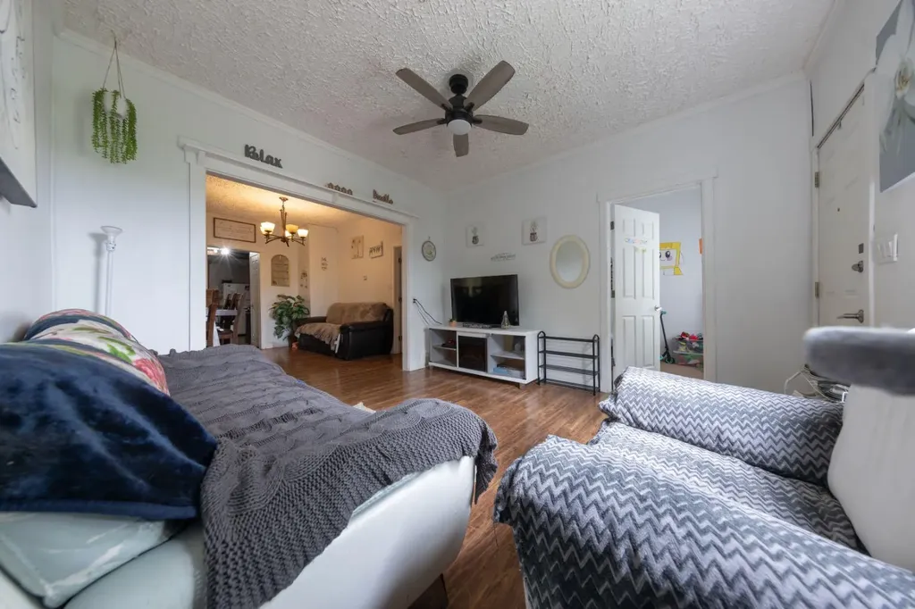 5620 49 Avenue Lloydminster SK S9V0E5