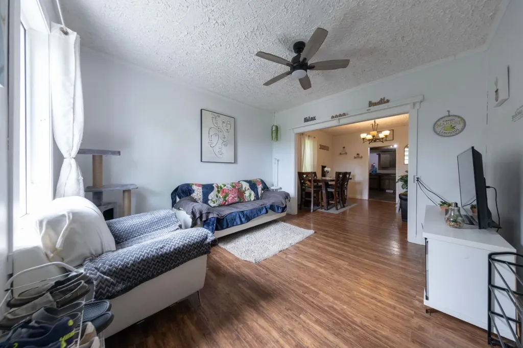 5620 49 Avenue Lloydminster SK S9V0E5