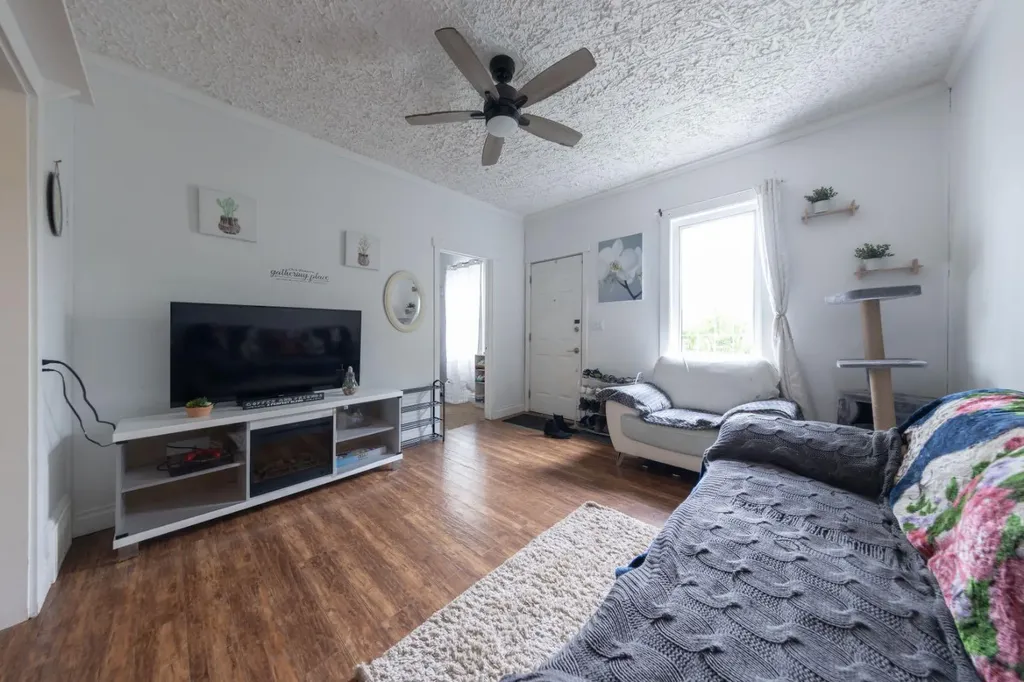 5620 49 Avenue Lloydminster SK S9V0E5