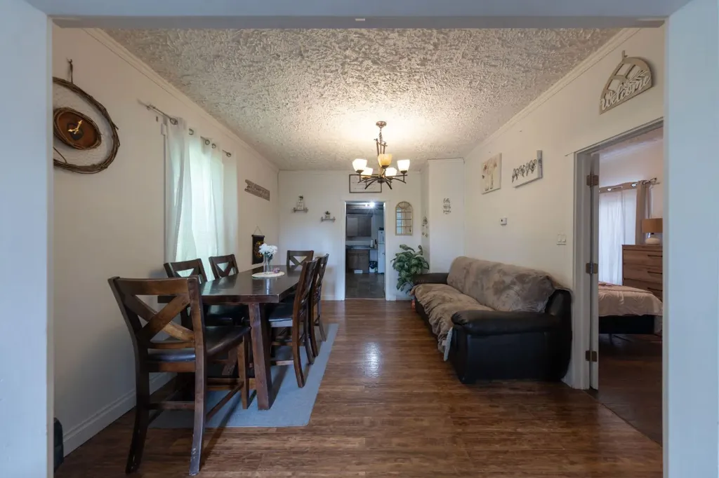5620 49 Avenue Lloydminster SK S9V0E5