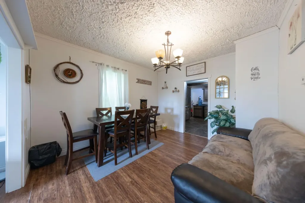5620 49 Avenue Lloydminster SK S9V0E5