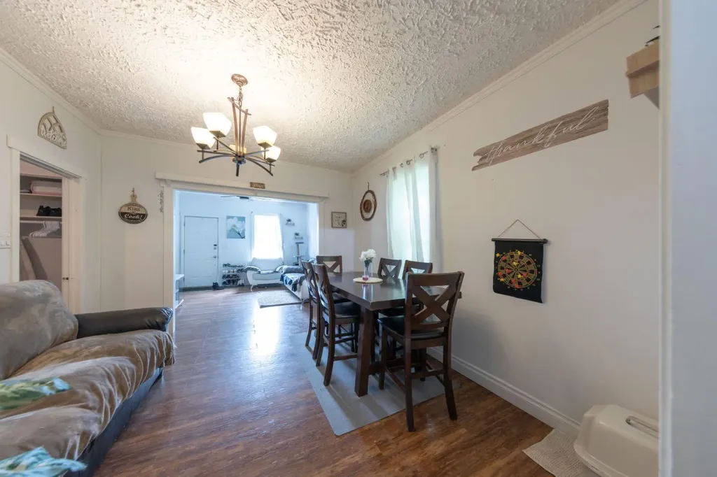 5620 49 Avenue Lloydminster SK S9V0E5
