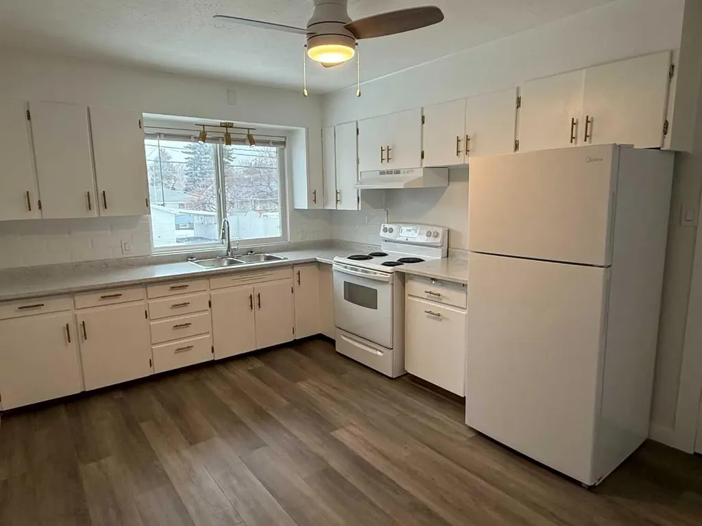 5416 46 Street Lloydminster AB T9V 0E4