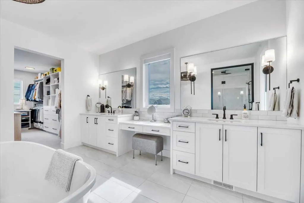 411 Marina Grove SE Calgary AB T3M 3S8