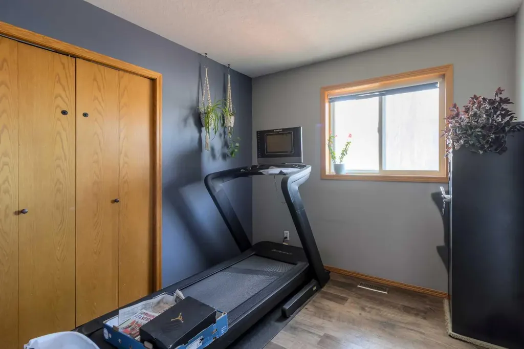 2404 9 Street Coaldale AB T1M 1N5