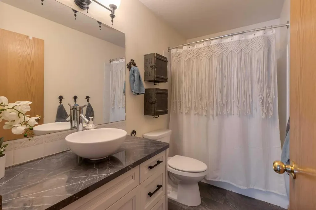 2404 9 Street Coaldale AB T1M 1N5