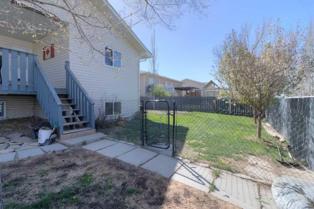 2404 9 Street Coaldale AB T1M 1N5