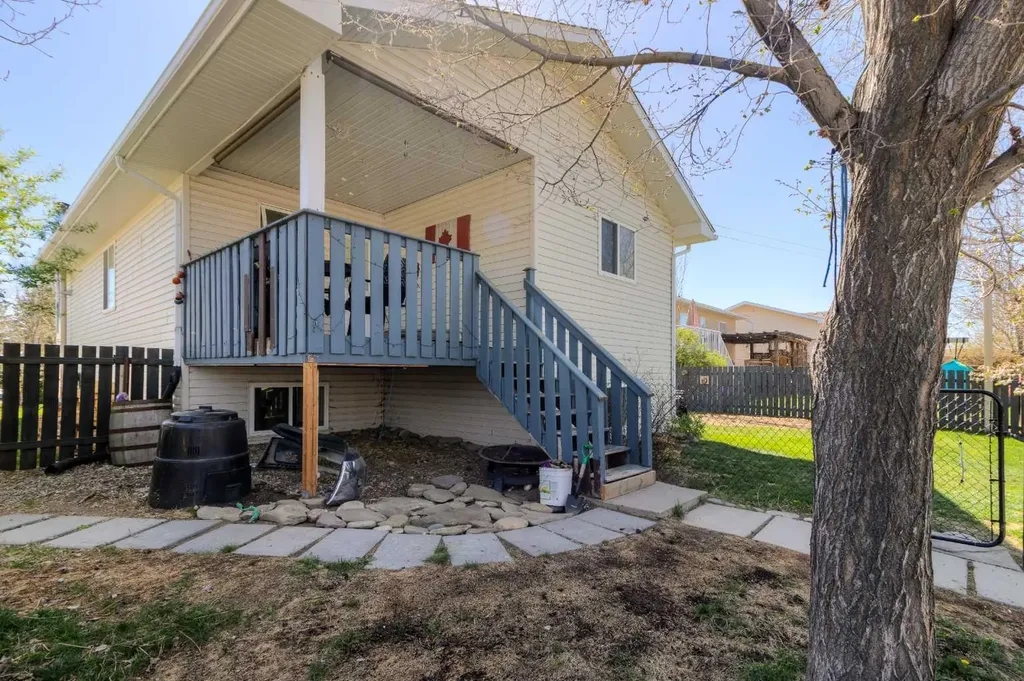 2404 9 Street Coaldale AB T1M 1N5