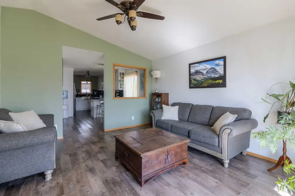 2404 9 Street Coaldale AB T1M 1N5
