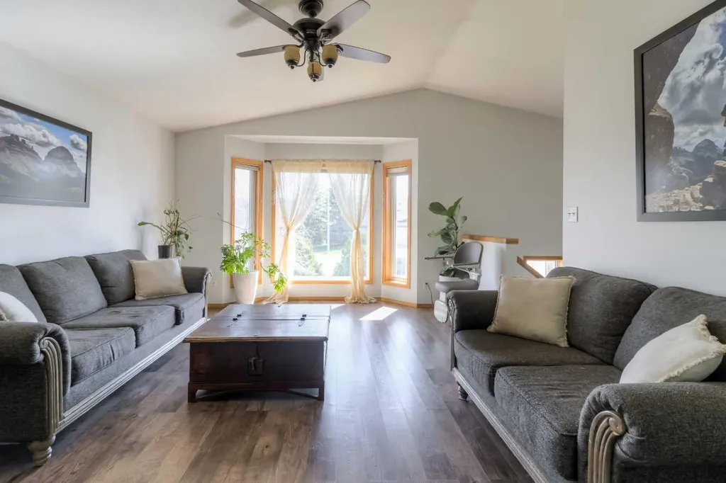 2404 9 Street Coaldale AB T1M 1N5