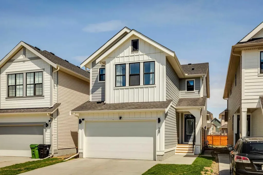 12 Copperhead Garden SE Calgary AB T2Z 5H1