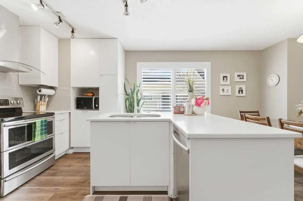 159 Mckenzie Towne Gate SE Calgary AB T2Z 4G2
