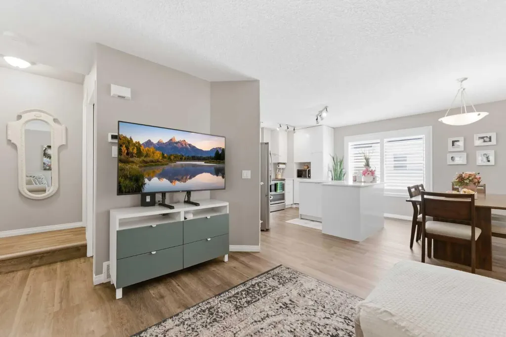 159 Mckenzie Towne Gate SE Calgary AB T2Z 4G2
