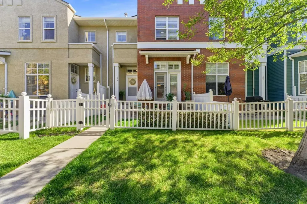 159 Mckenzie Towne Gate SE Calgary AB T2Z 4G2