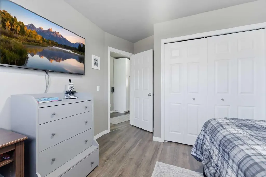 159 Mckenzie Towne Gate SE Calgary AB T2Z 4G2