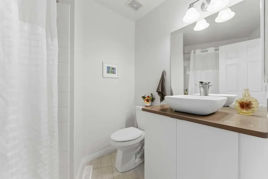 159 Mckenzie Towne Gate SE Calgary AB T2Z 4G2