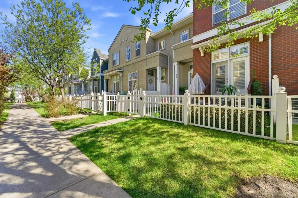 159 Mckenzie Towne Gate SE Calgary AB T2Z 4G2