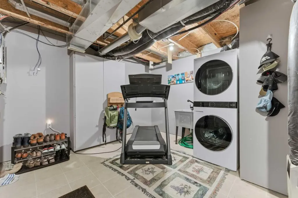 159 Mckenzie Towne Gate SE Calgary AB T2Z 4G2