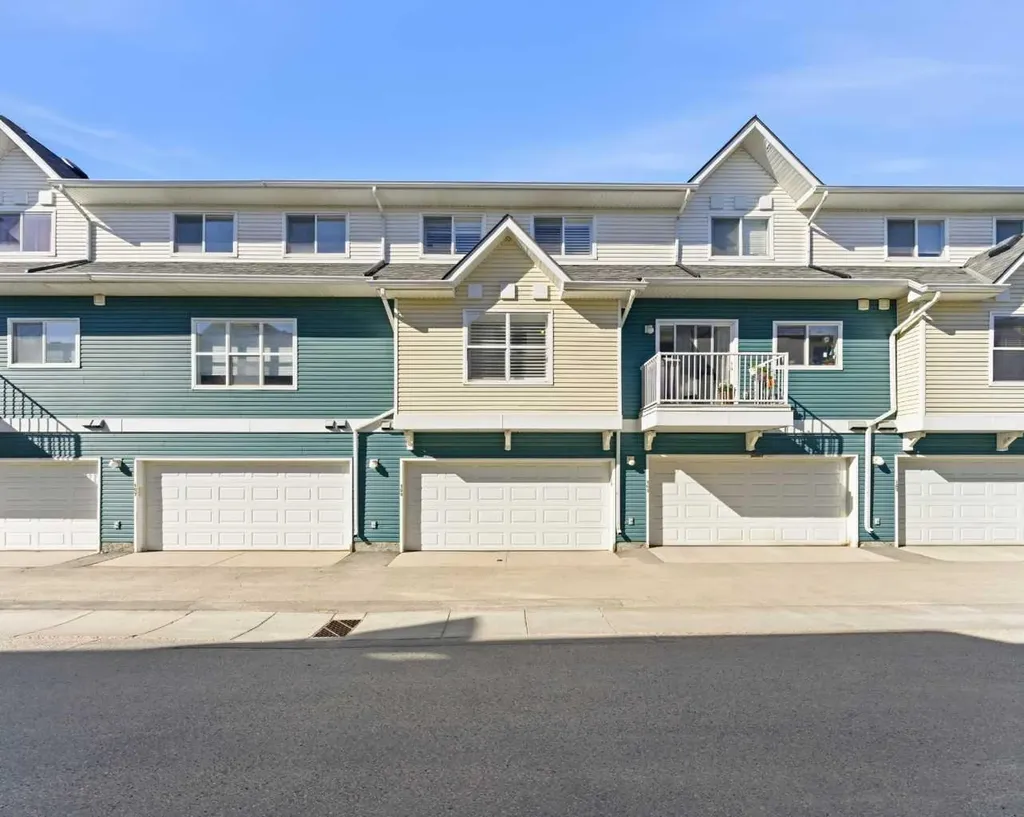 159 Mckenzie Towne Gate SE Calgary AB T2Z 4G2