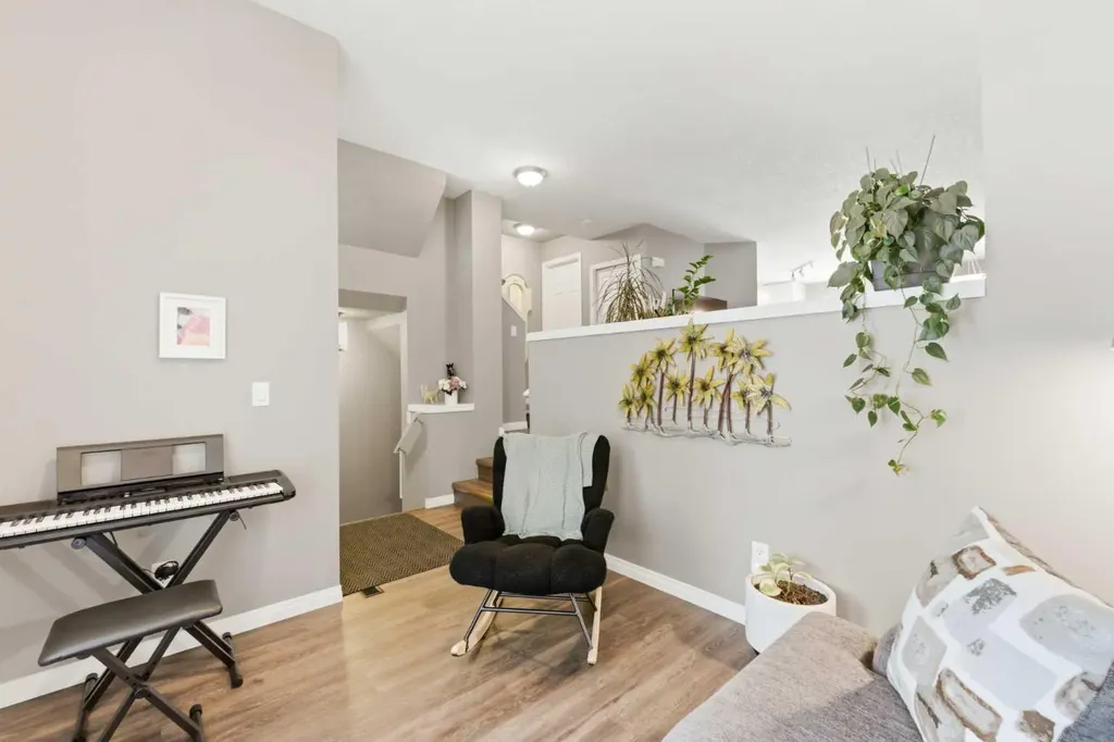 159 Mckenzie Towne Gate SE Calgary AB T2Z 4G2