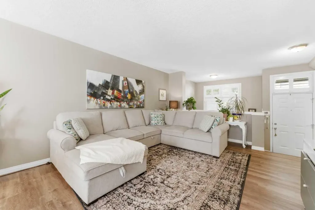 159 Mckenzie Towne Gate SE Calgary AB T2Z 4G2