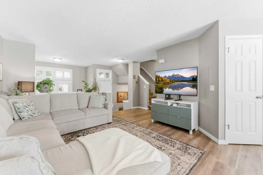 159 Mckenzie Towne Gate SE Calgary AB T2Z 4G2