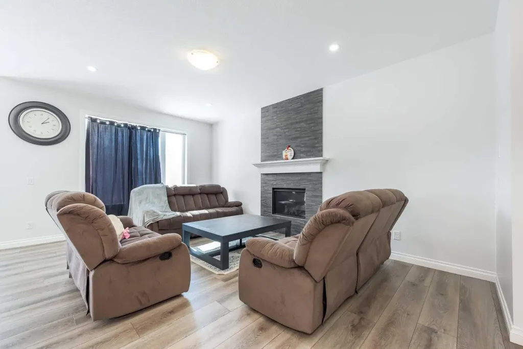 107 Dawson Harbour Court Chestermere AB T1X1Z7