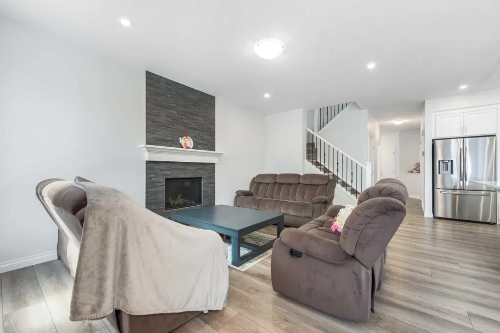 107 Dawson Harbour Court Chestermere AB T1X1Z7