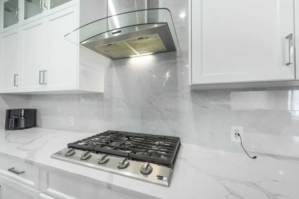 107 Dawson Harbour Court Chestermere AB T1X1Z7