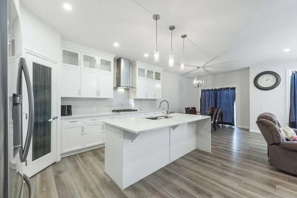 107 Dawson Harbour Court Chestermere AB T1X1Z7