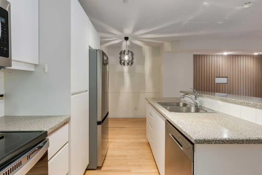 107 9 Street NW Calgary AB T2N0E3