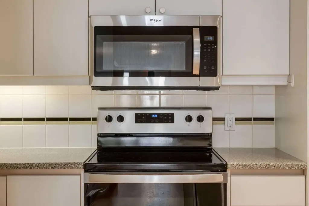 107 9 Street NW Calgary AB T2N0E3
