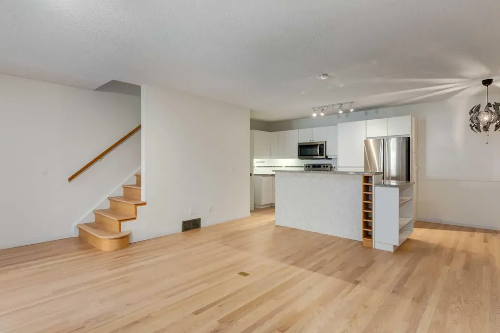 107 9 Street NW Calgary AB T2N0E3