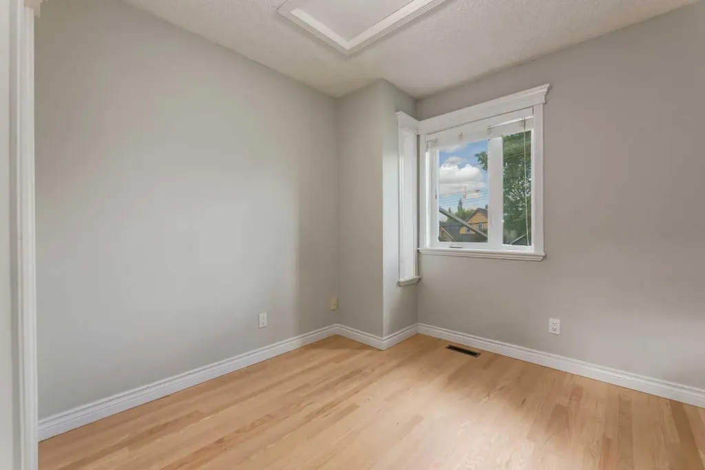 107 9 Street NW Calgary AB T2N0E3