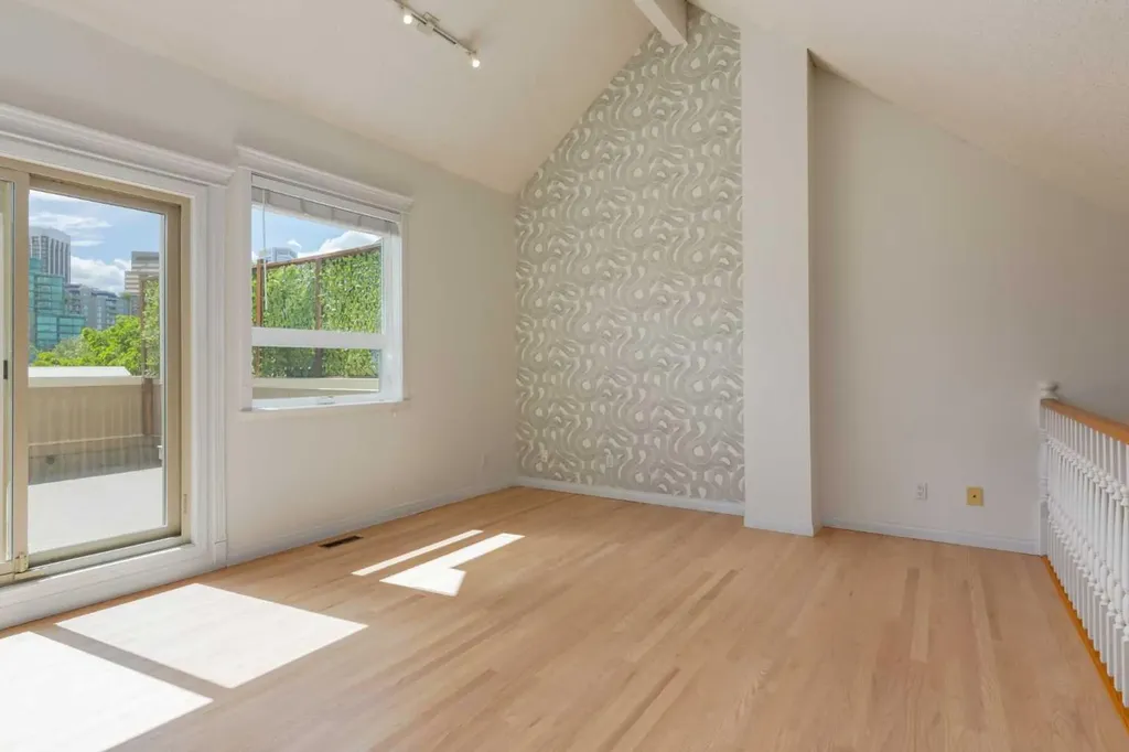 107 9 Street NW Calgary AB T2N0E3