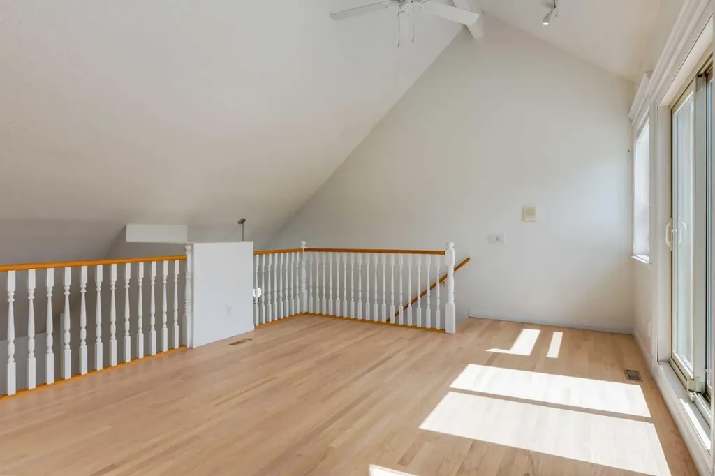 107 9 Street NW Calgary AB T2N0E3