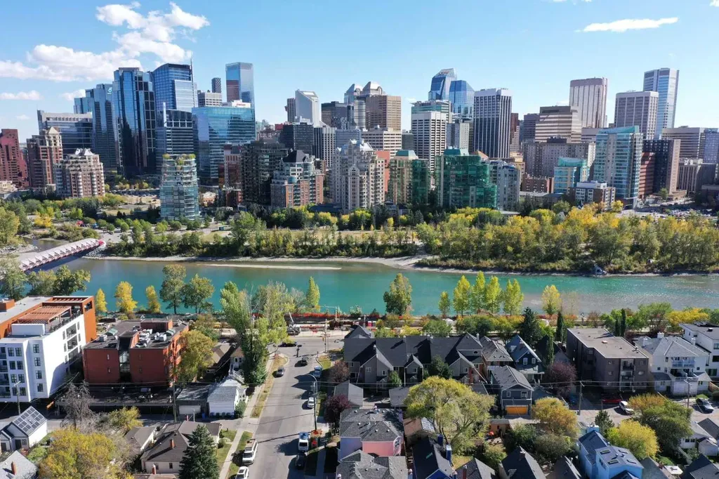 107 9 Street NW Calgary AB T2N0E3