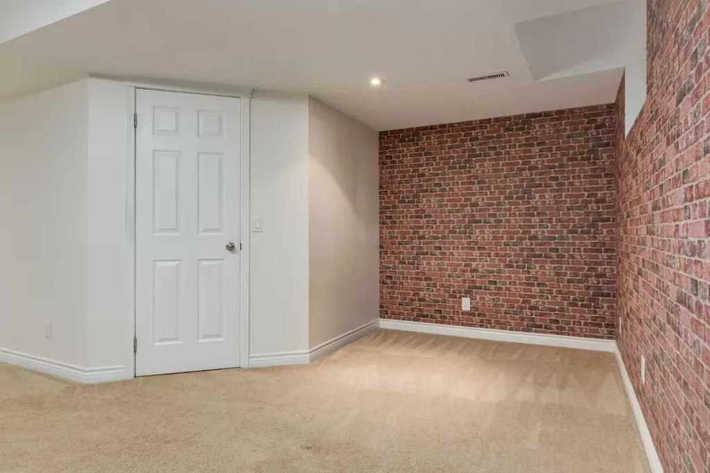 107 9 Street NW Calgary AB T2N0E3