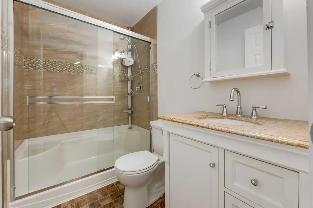 107 9 Street NW Calgary AB T2N0E3