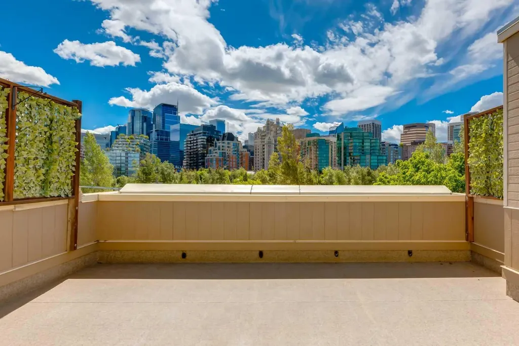 107 9 Street NW Calgary AB T2N0E3