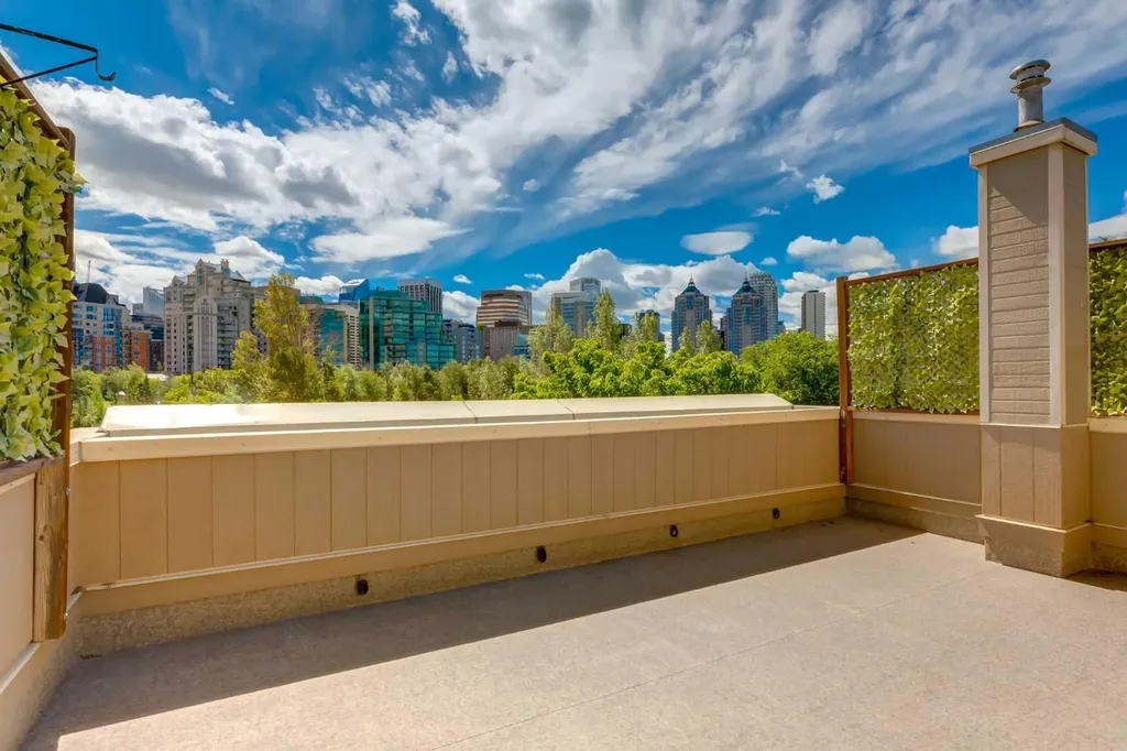 107 9 Street NW Calgary AB T2N0E3