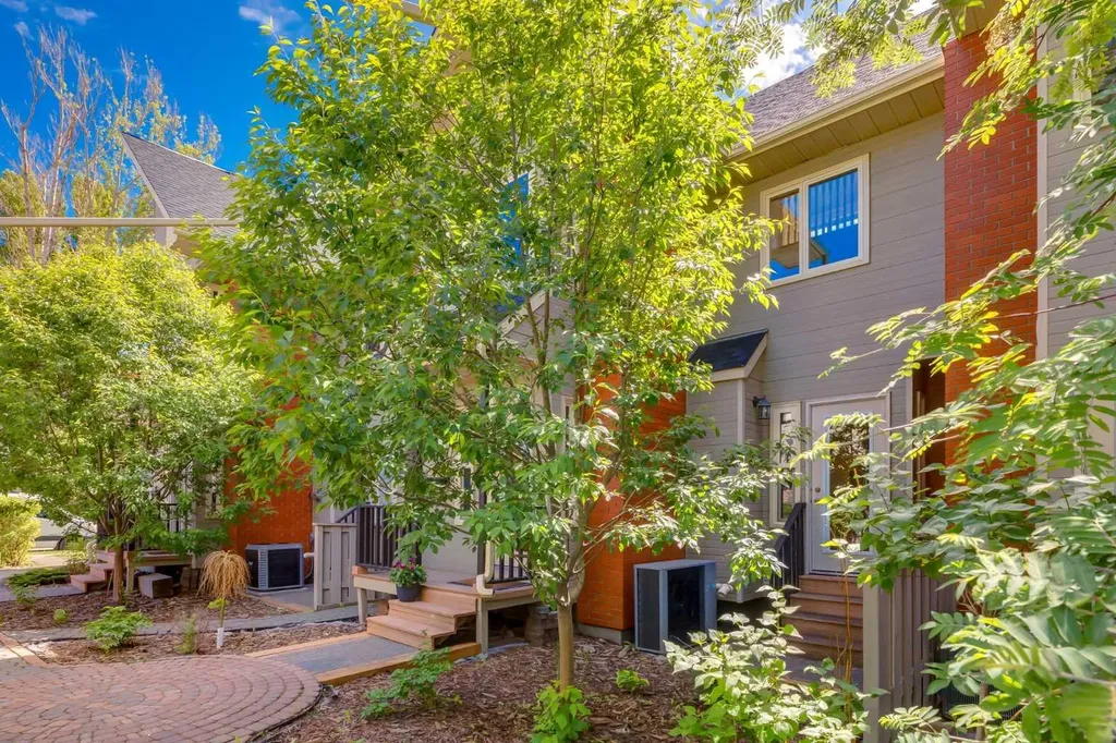 107 9 Street NW Calgary AB T2N0E3