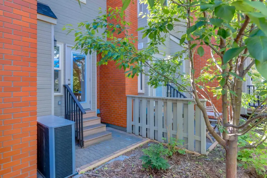 107 9 Street NW Calgary AB T2N0E3