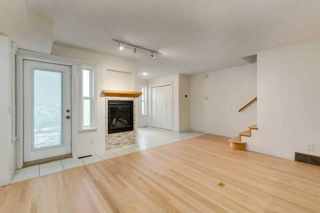 107 9 Street NW Calgary AB T2N0E3