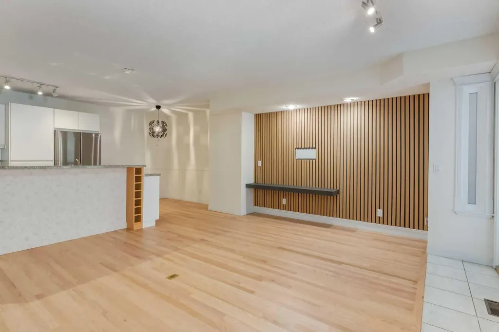 107 9 Street NW Calgary AB T2N0E3