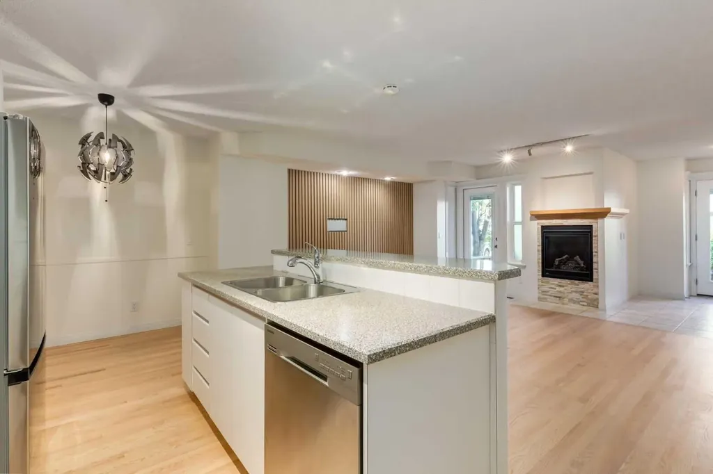 107 9 Street NW Calgary AB T2N0E3