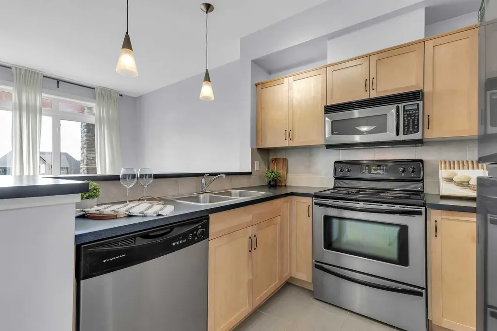 181 Rockyledge View NW Calgary AB T3G 6B1