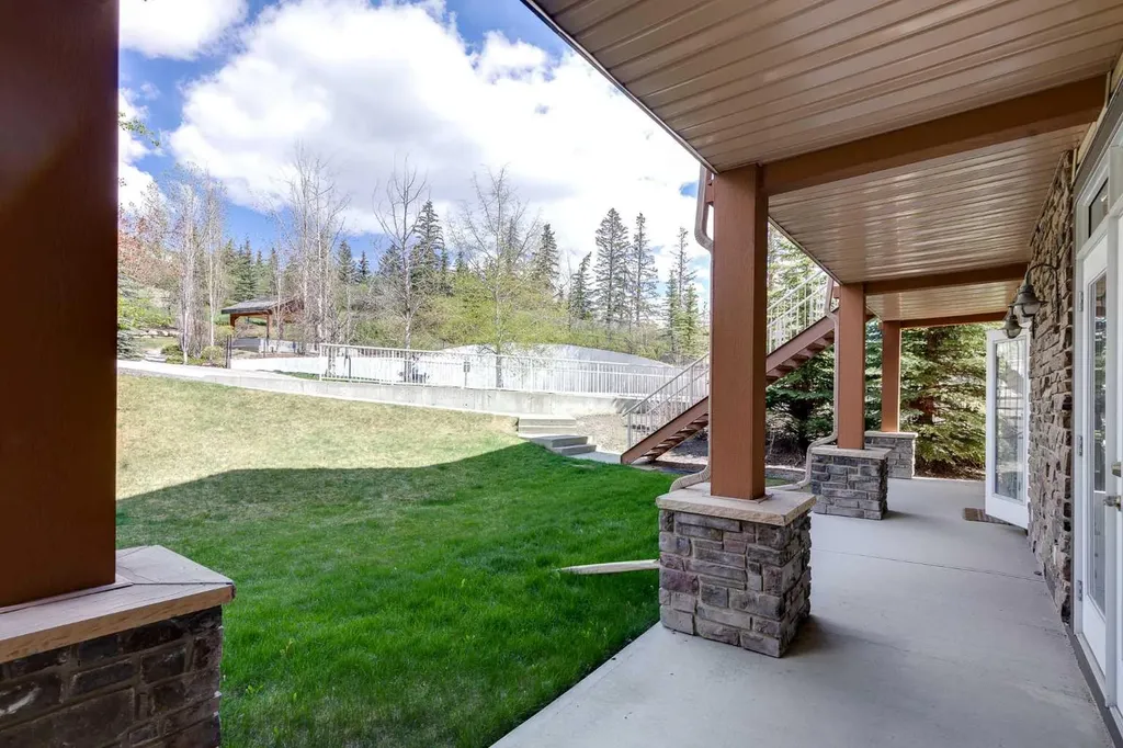 181 Rockyledge View NW Calgary AB T3G 6B1